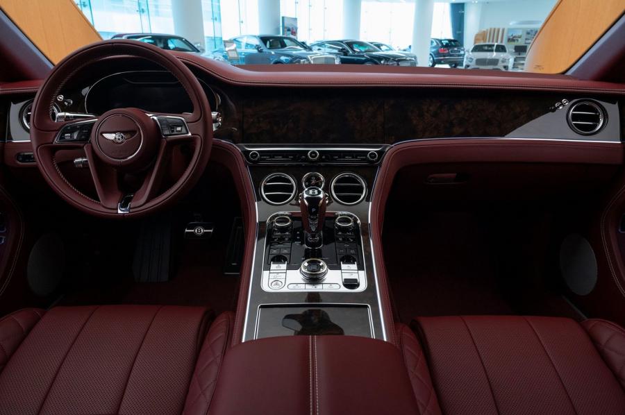 Торпедо Bentley Continental GT 2020 года  (UAE) (фото 7 из 10)